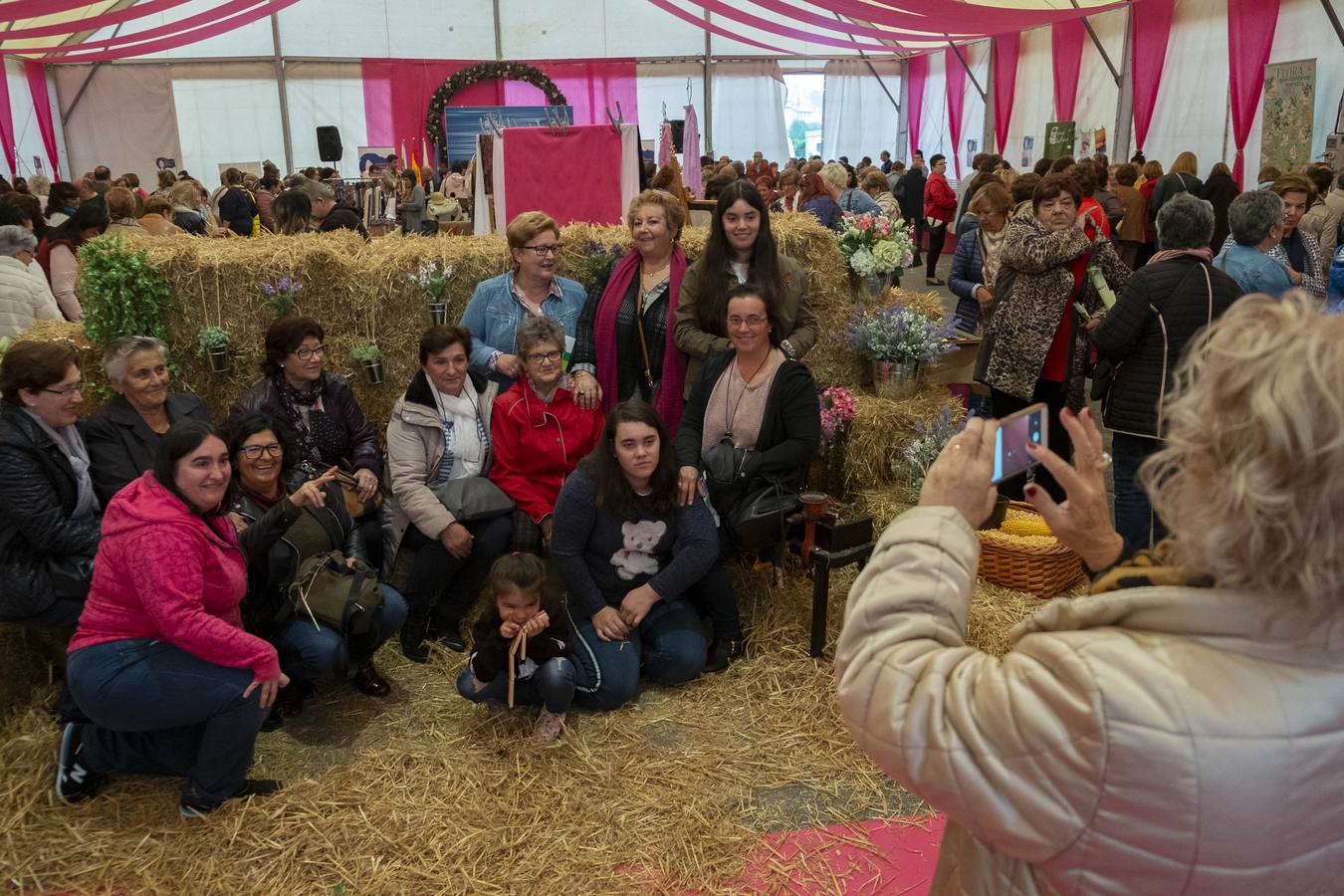 Inauguración de la VII Feria de Mujeres Artesanas y Emprendedoras de Cantabria en Renedo de Piélagos