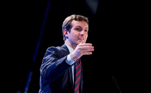 Casado reta al PSOE a dejar de «hacer malabarismos» porque «o se está con la Constitución o con los nacionalistas»