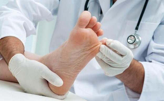 Sanidad extenderá la atención podológica a todas las áreas de Cantabria