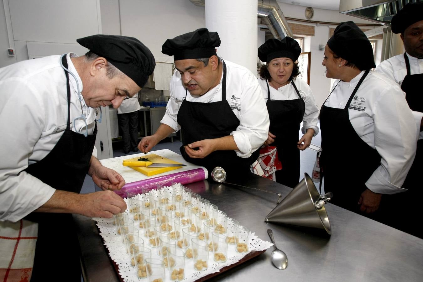 Clausurado en Torrelavega un taller de empleo tras formar en hostelería a 30 parados de larga duración