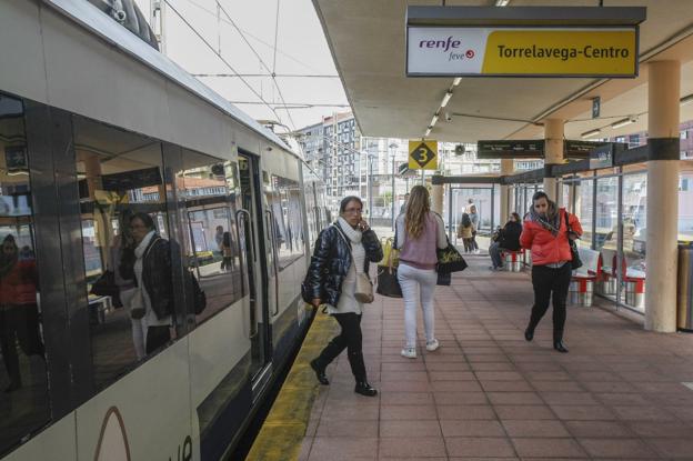 Las nuevas frecuencias elevan a 110 las conexiones diarias por tren entre Santander y Torrelavega