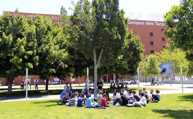 Sanidad detecta en Valencia un brote de paperas en una decena de universitarios vacunados