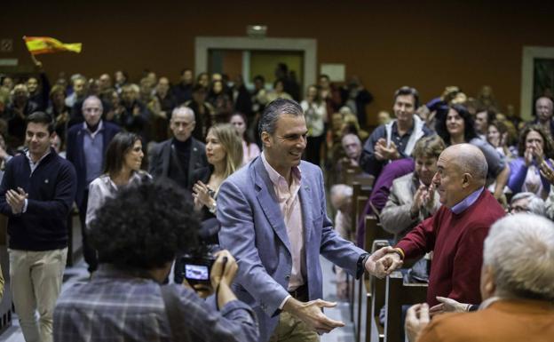 Más de 700 personas abarrotan el acto de Vox en el Paraninfo de la UC