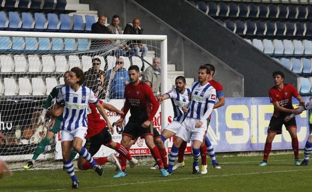 La Gimnástica gana al Mirandés tras hacer bueno un gol de Camus de penalti