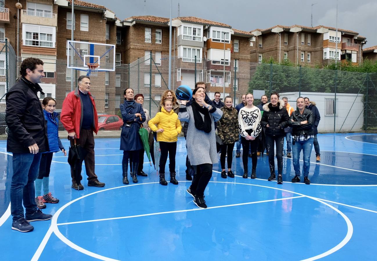 La pista de baloncesto de Nuestra Señora de Belén, en La Albericia, totalmente renovada