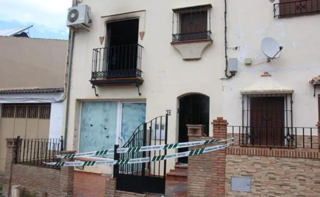 Un padre y su hijo fallecen en el incendio de una vivienda en Málaga