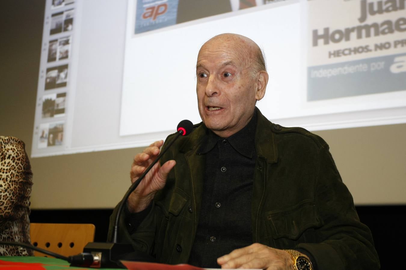 El expresidente regional, Juan Hormaechea, invitado por la asociación Amigos de Torrelavega