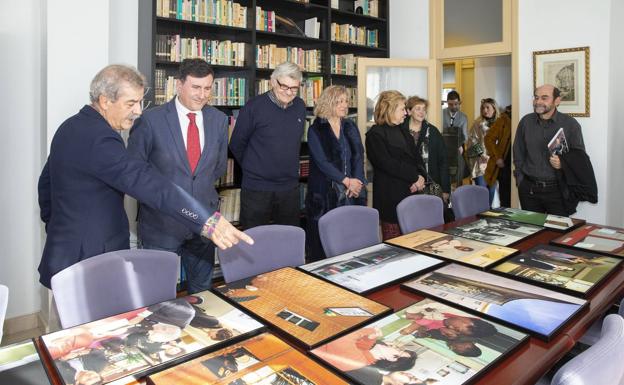 El periodista Armando Arconada dona un millar de objetos al Centro de Estudios de Polanco