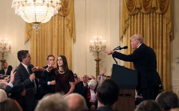 La Casa Blanca veta la entrada al periodista de la CNN Jim Acosta tras el incidente con Trump