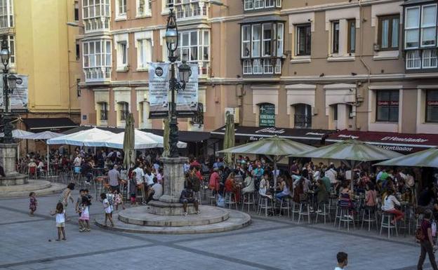 El Gobierno podrá adelantar hasta dos horas el cierre de los bares en zonas residenciales