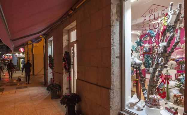 Los sindicatos amenazan con una huelga en los supermercados cántabros en Navidad