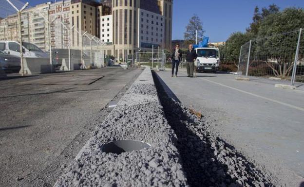 Empiezan los trabajos para elevar la valla del puerto hasta los cuatro metros