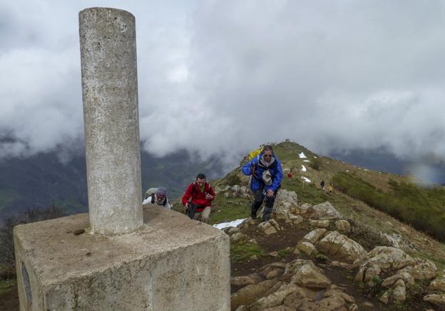 Frente a la cordillera Cantábrica