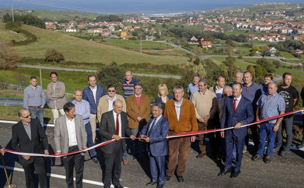 Entra en servicio la mejora y ampliación de la carretera entre Ajo y Güemes