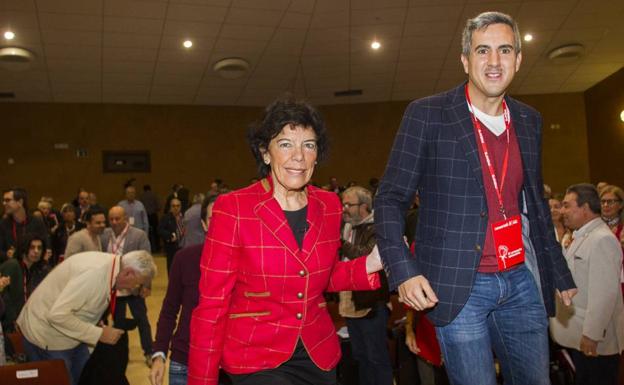 Celaá llama al PSOE a «cerrar filas» con Zuloaga «para ganar las elecciones autonómicas»