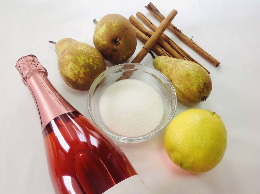 Adelántate a la Navidad cocinando unas peras al cava rosado