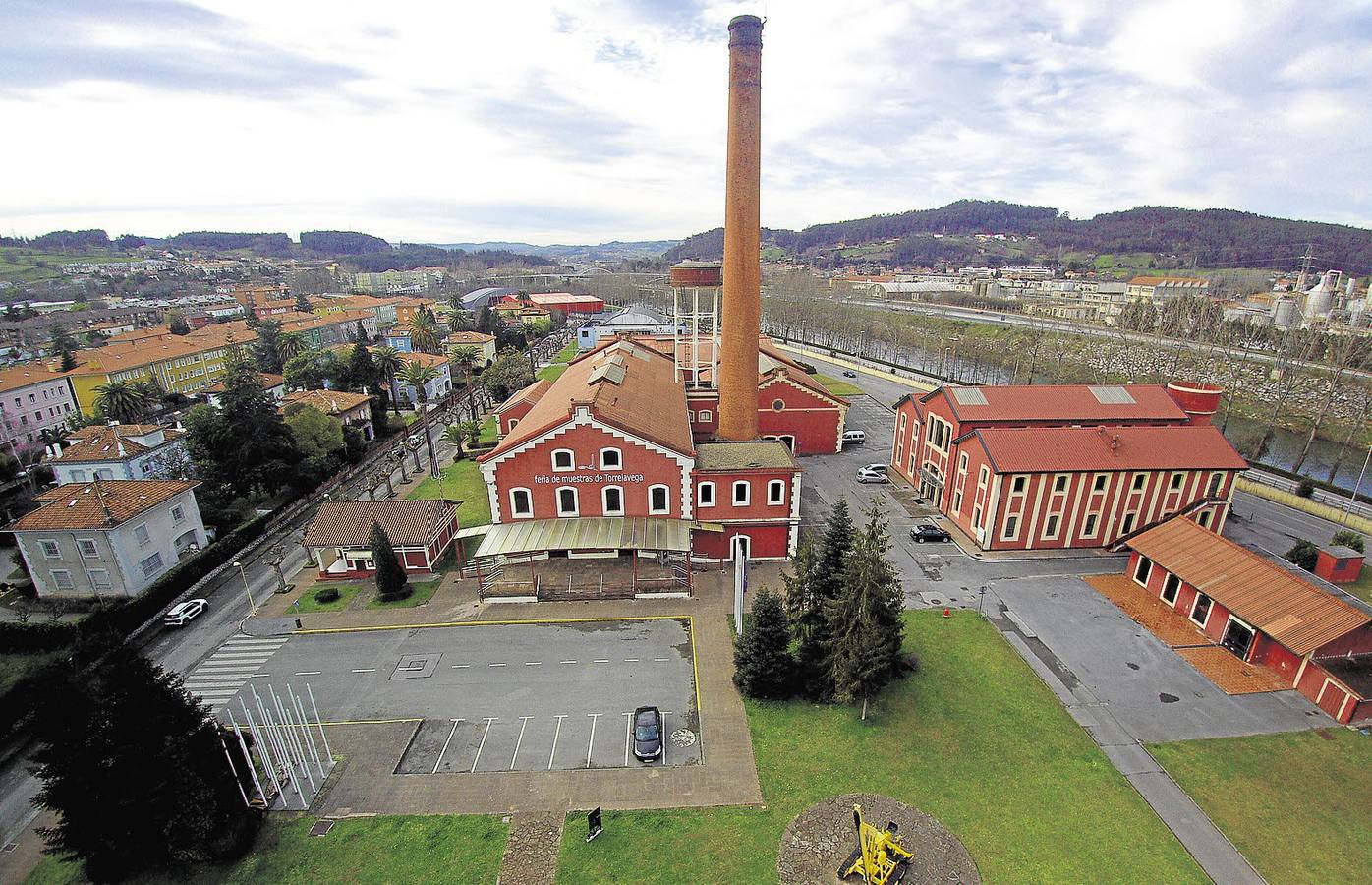 El Gobierno y la Universidad de Cantabria abordan el futuro del transporte comarcal en el Besaya