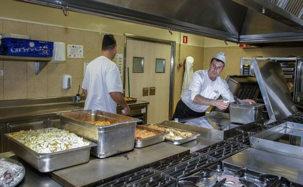 Sierrallana cambia de empresa en el servicio de cocina y cafetería tras dos años de quejas