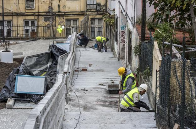 Un ascensor panorámico y escaleras mecánicas conectarán la calle del Sol con Santa Teresa