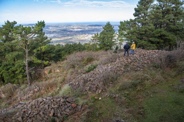 Castil Negro, la historia olvidada del castro cántabro a un paso de la bahía