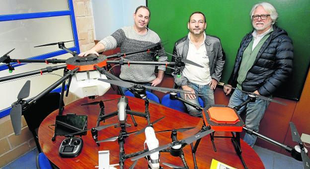 Una empresa cántabra, primera en España con autorización especial para operar con drones