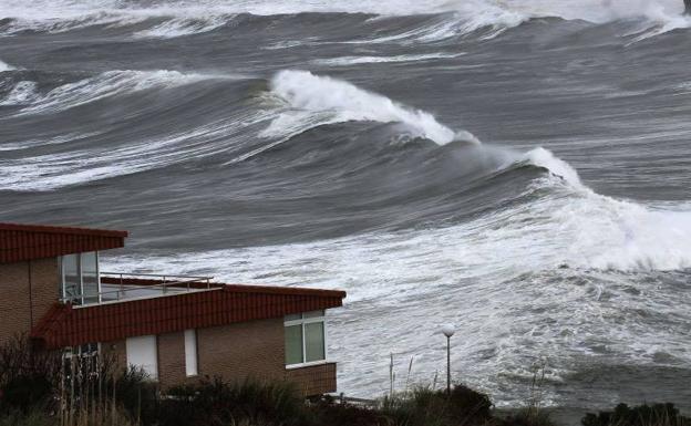 Cantabria estará este jueves en alerta amarilla por vientos de hasta 90 km/h y fuerte oleaje