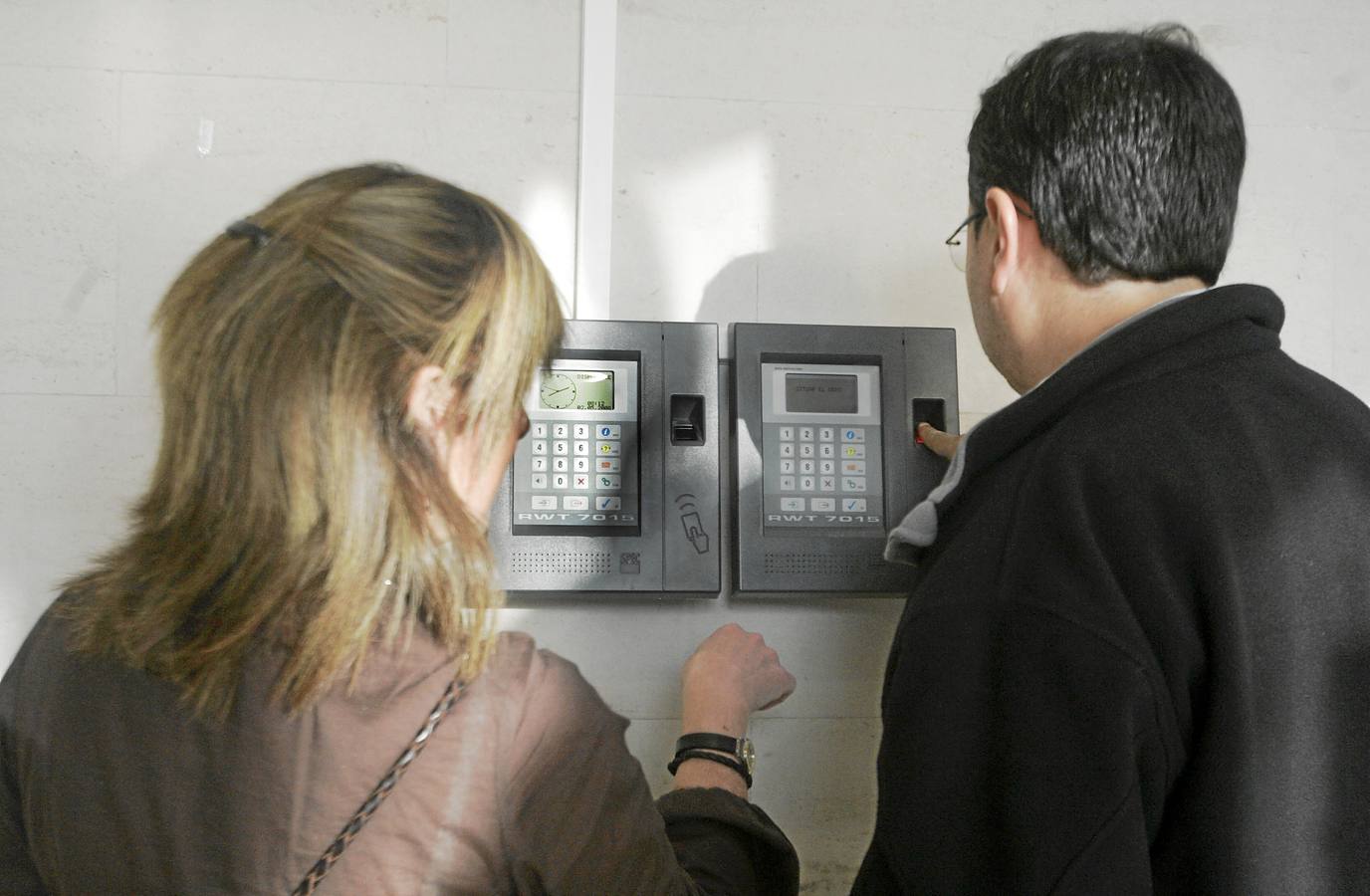 CC OO denuncia que los cántabros sólo cobran la mitad de las horas extras que trabajan