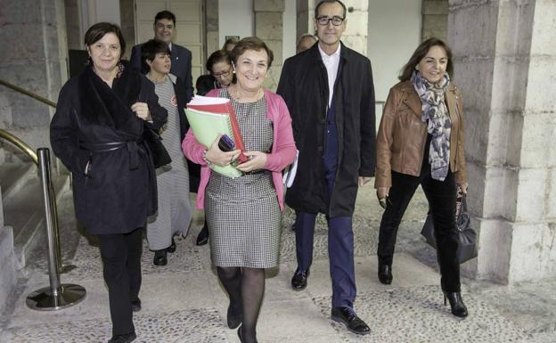 El PP instará a Revilla en el Parlamento a que cese a la consejera de Sanidad