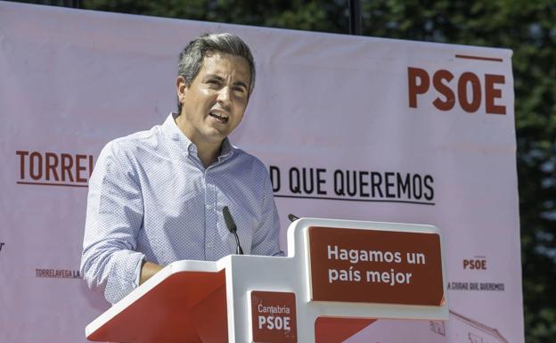 Zuloaga: «Está lejos de pasar que Vox acceda al Parlamento de Cantabria en las próximas elecciones»