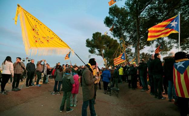 Los CDR vuelven a dejar excrementos y basura a las puertas de juzgados catalanes