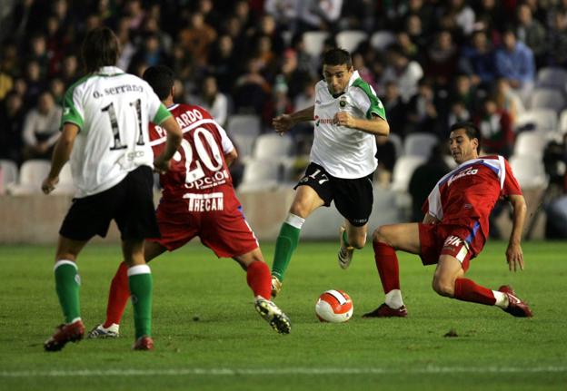 «El Betis está obligado a ganar y el Racing no tiene nada que perder»