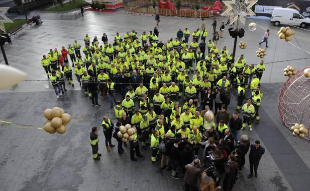 Los trabajadores de Parques y Jardines se manifiestan ante «el peligro que corren derechos y salarios» con el nuevo contrato municipal