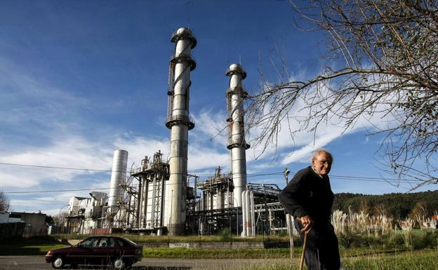 Los trabajadores de Sniace se concentrarán el día 17 en la fábrica