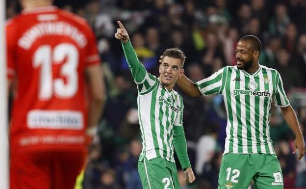 El Betis, al acecho de Europa tras superar a un combativo Rayo