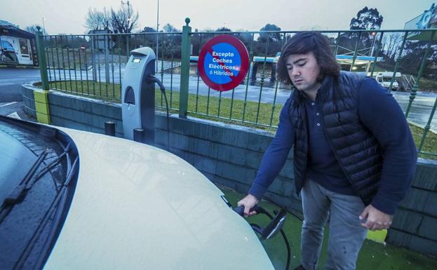 Solo diez gasolineras tienen puntos de carga para coches eléctricos