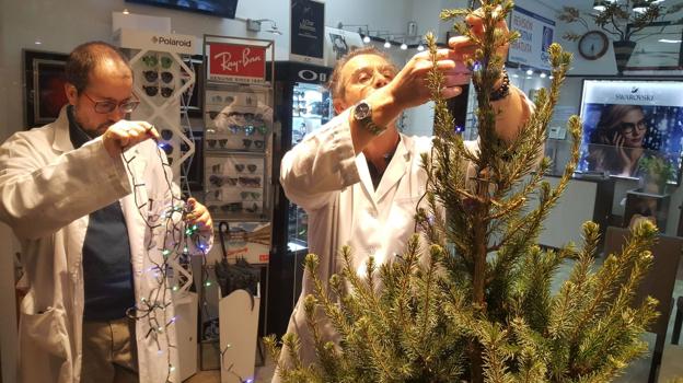 El comercio de Astillero se acicala para Navidad