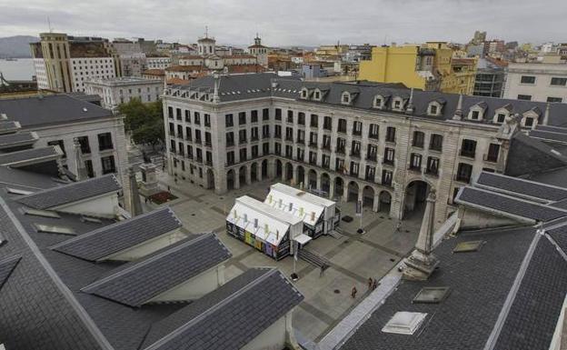 La Cámara de Comercio de Santander, a favor de cubrir la Plaza Porticada