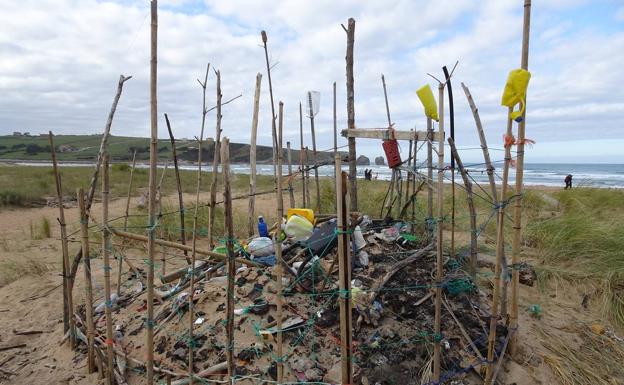 Los ecologistas denuncian la falta de limpieza del Parque Natural de Liencres