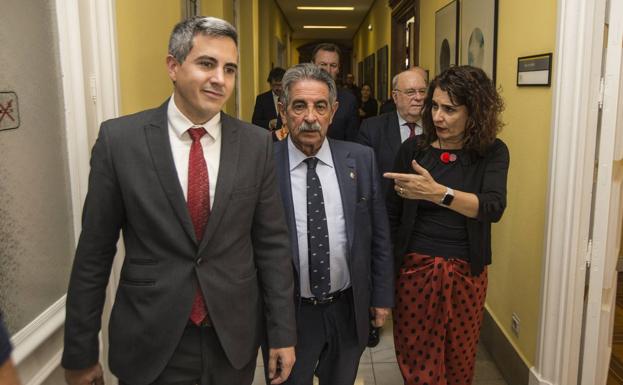 Revilla pide a Hacienda que pague los 121 millones que aún quedan pendientes de Valdecilla