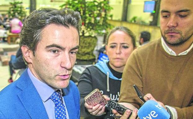 La UC investigará si las firmas de un tribunal de contratación en el que participó Casares son falsas