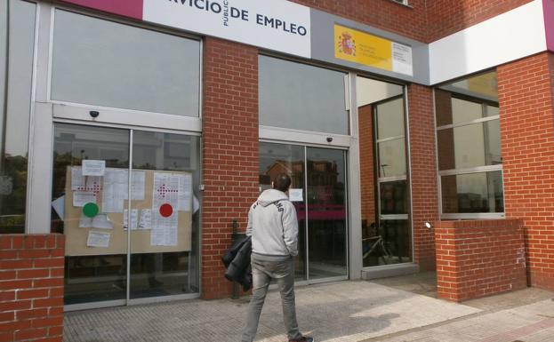 El Gobierno de Cantabria invertirá 19,5 millones en formar a parados los próximos dos años