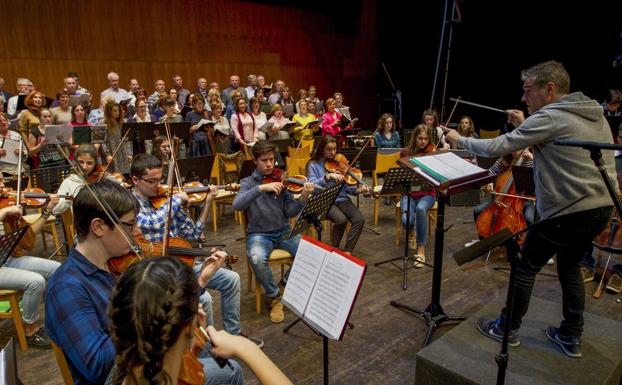 Casi 90 corales participarán este año en la XVIII edición de 'Cantabria canta a la Navidad'