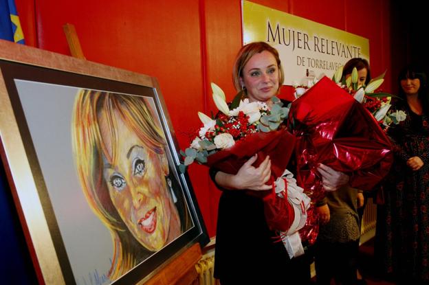 Lourdes Verdeja recoge el premio a la Mujer Relevante