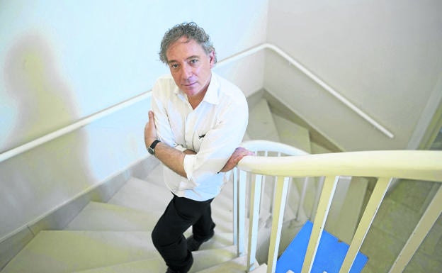 «La poesía es un acto de defensa contra la obstinación del poder para mentir»