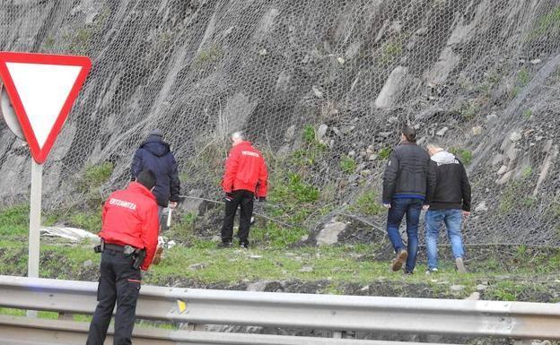 Hallan el cadáver de una menor de 14 años en una rotonda de Sestao