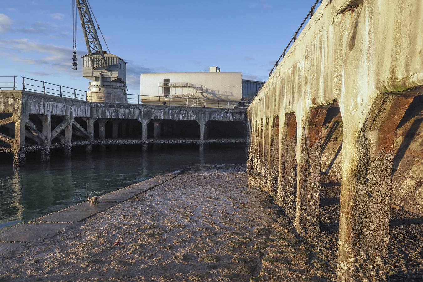 Cierran el Muelle de Maura por riesgo estructural