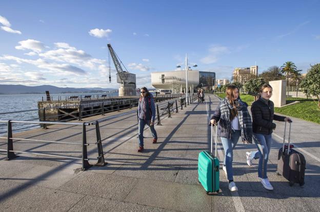 Santander propone reconstruir el muelle deteriorado y conservar todo su Paseo Marítimo