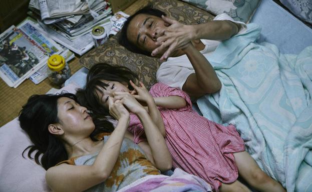 Kore-eda vuelve a teñir de humanismo un drama familiar