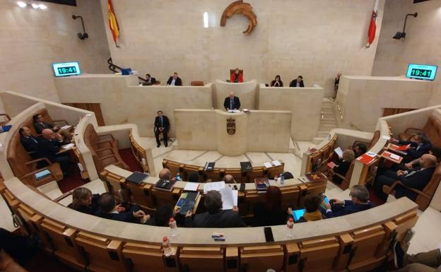 El bipartito PRC-PSOE aprueba su último Presupuesto gracias al apoyo de Ciudadanos