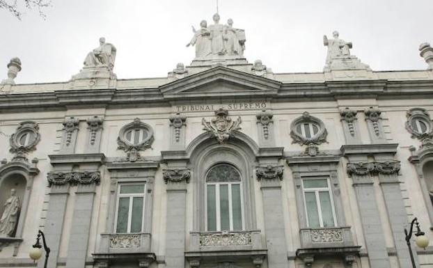 La banca debe devolver las cláusulas abusivas con el interés legal desde la firma del crédito